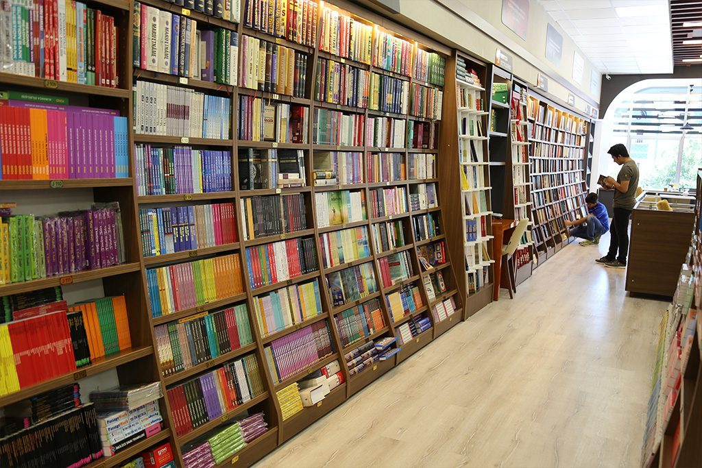 Enflasyon kitap sektörünü vurdu; Yayınevleri ve sahaflar zorda!