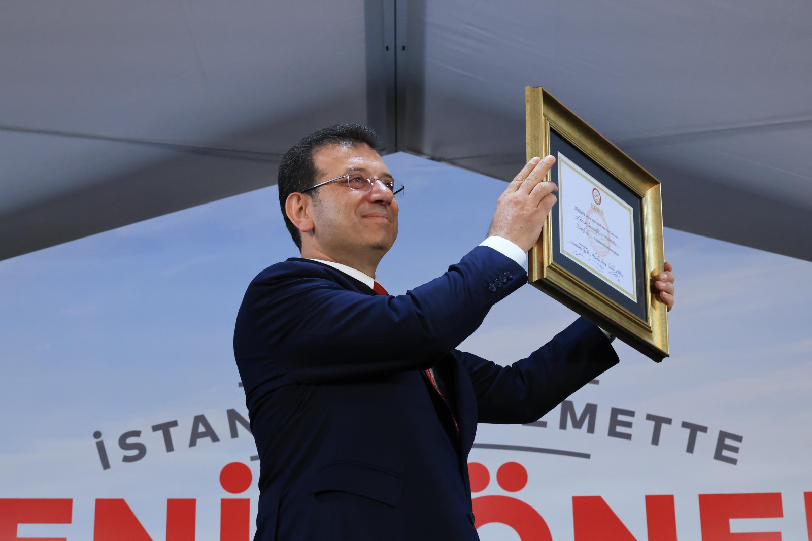 Ekrem İmamoğlu sahte diploma suçlaması için İstanbul Üniversitesi’nin cevabı ortaya çıktı