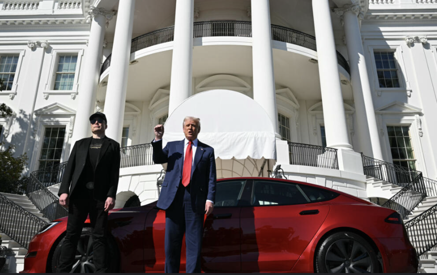 Donald Trump, Beyaz Saray’da Tesla Tanıtımı Yaptı