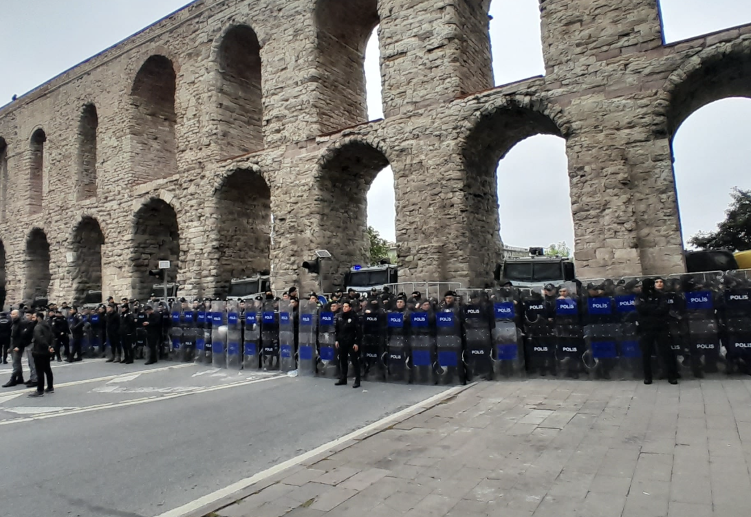 “Kurtuluş yok tek başına!”: Vatandaşlar Saraçhane’de toplanıyor!