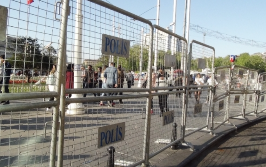 Polis Taksim Meydanı’nı ablukaya aldı