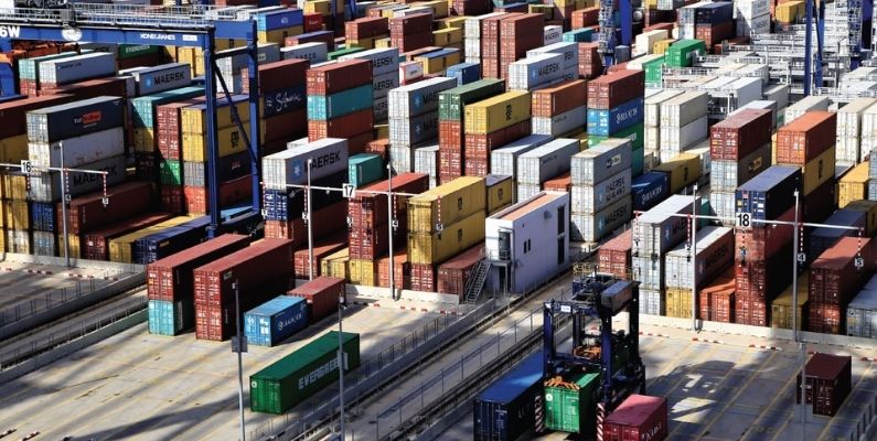 Dış ticarette sınırlı iyileşme: İhracat artışta, açık kısmen daraldı