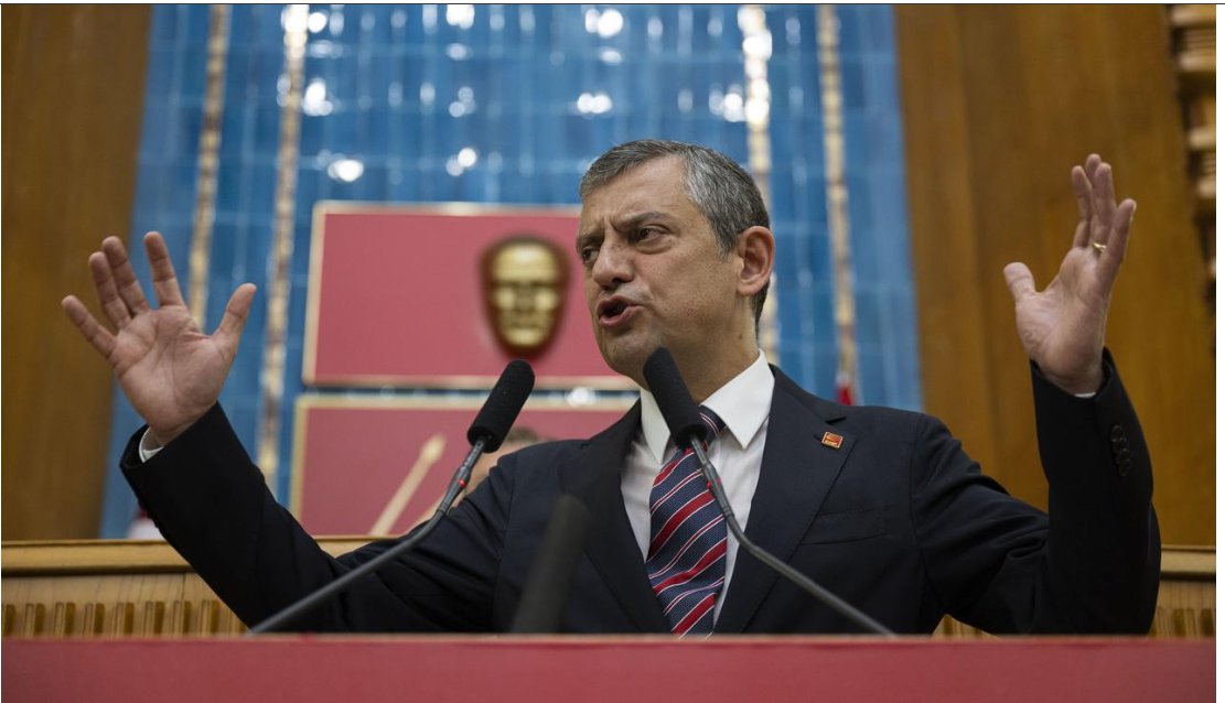 Özgür Özel’den Bayburt’ta Tarihi Yağmur Mitingi: “Ara zammı söke söke alacağız!”