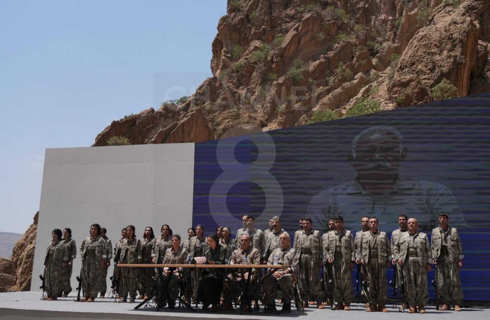 PKK’lılar silahlarını bıraktı: “Barış ve demokrasi için buradayız”