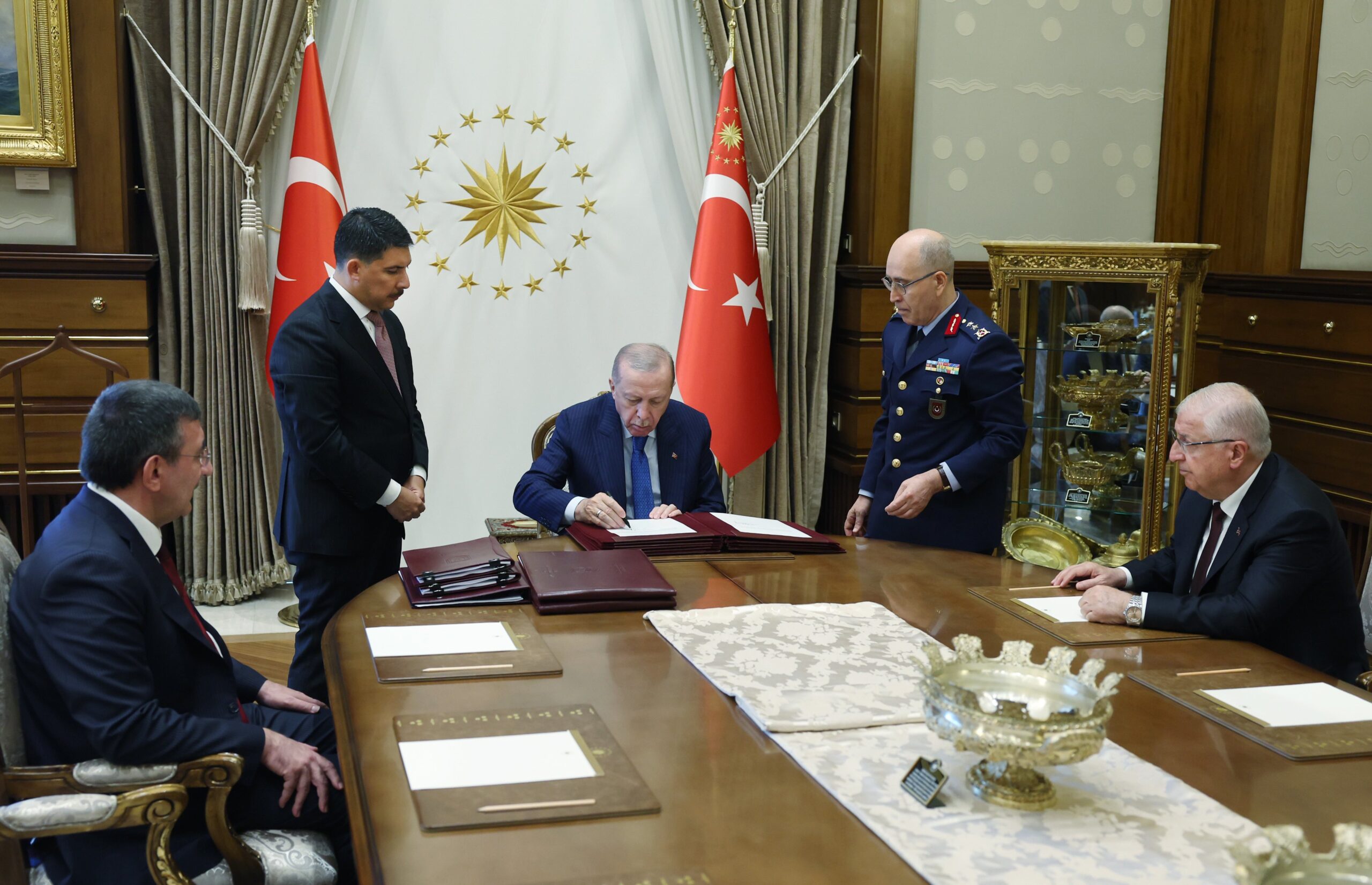 YAŞ kararları açıklandı: Genelkurmay Başkanlığına Selçuk Bayraktaroğlu getirildi
