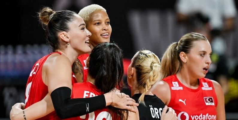A Milli Kadın Voleybol Takımımız Tarih Yazdı: Dünya Şampiyonası’nda İlk Kez Finaldeyiz